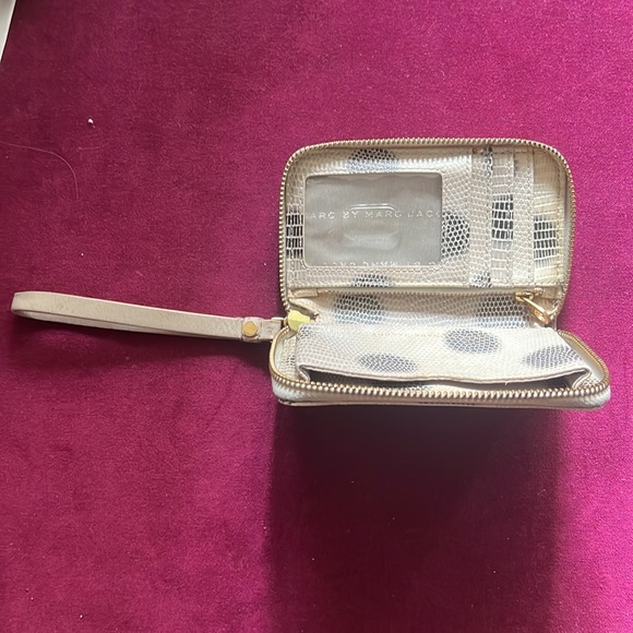 MARC BY MARC JACOBS Polka Dot Snakeskin Gold Zip Closure Clutch Wristlet Wallet - Picture 3 of 5